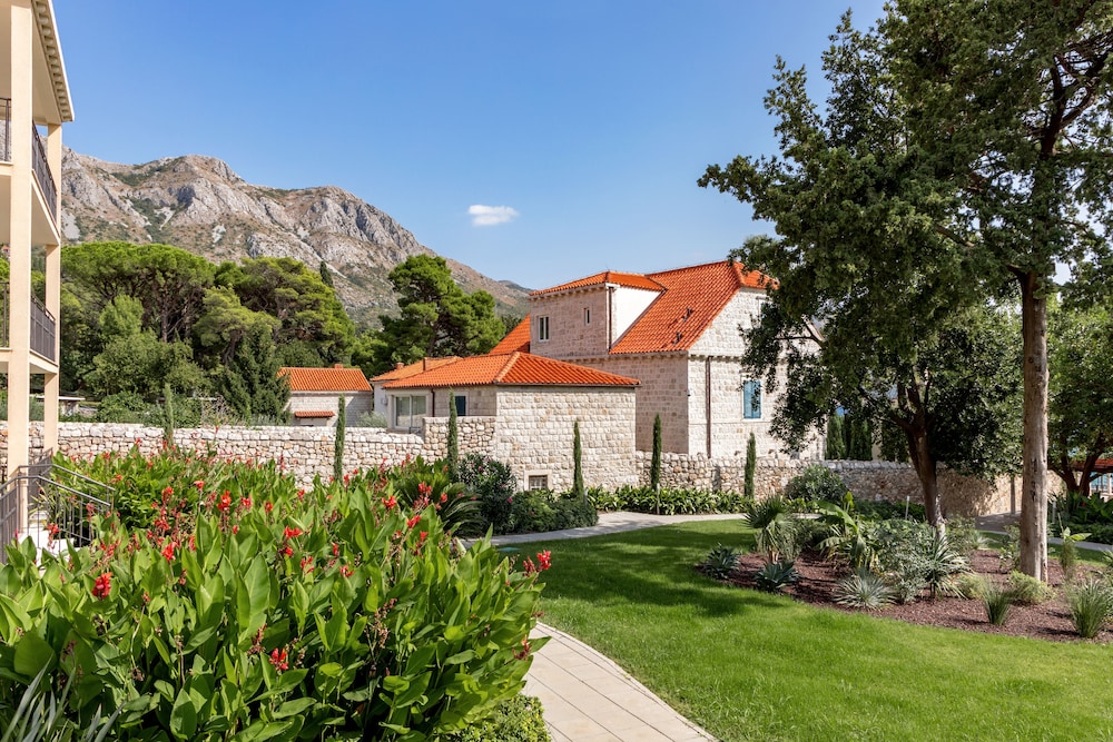 Maistra Select Srebreno Villas — Hotel building in Srebreno, Dubrovnik-Neretva