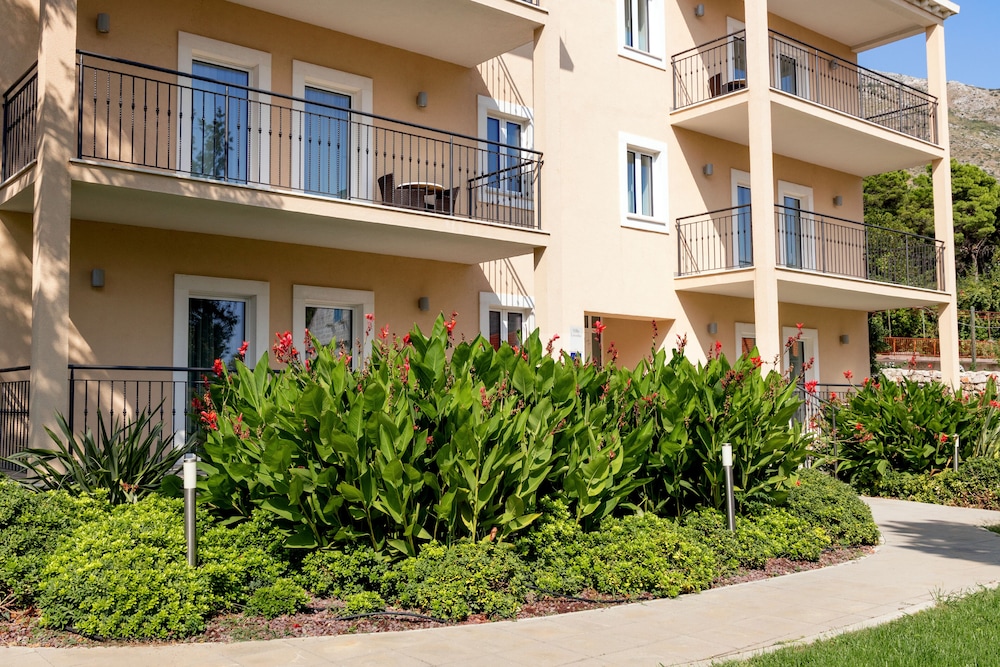Maistra Select Srebreno Villas — Hotel building in Srebreno, Dubrovnik-Neretva