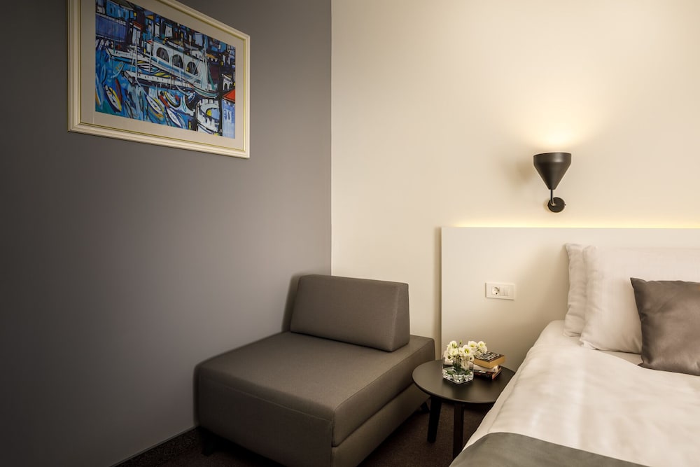 Remisens Hotel Albatros — Hotel rooms in Konavle, Dubrovnik-Neretva