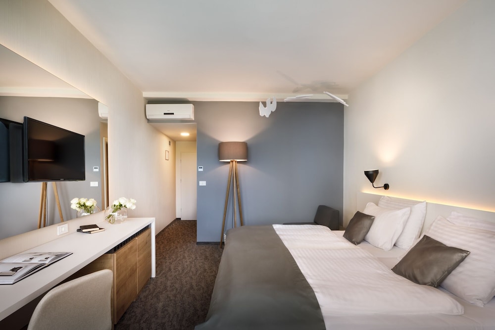 Remisens Hotel Albatros — Hotel rooms in Konavle, Dubrovnik-Neretva