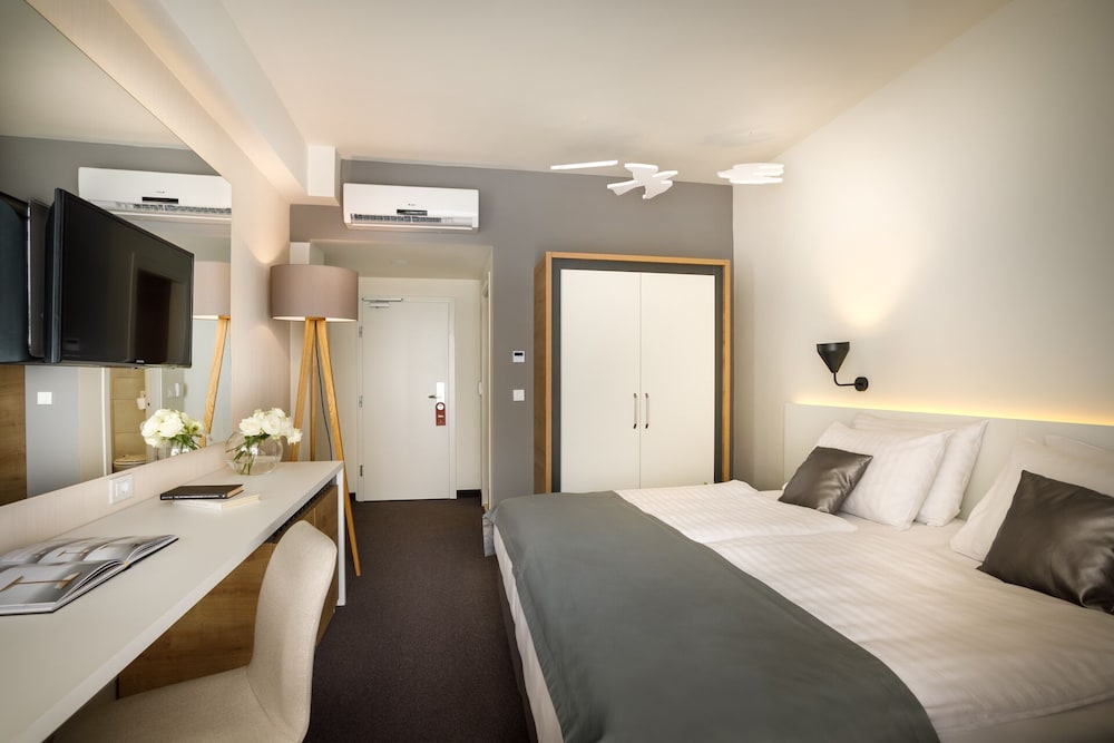 Remisens Hotel Albatros — Hotel rooms in Konavle, Dubrovnik-Neretva