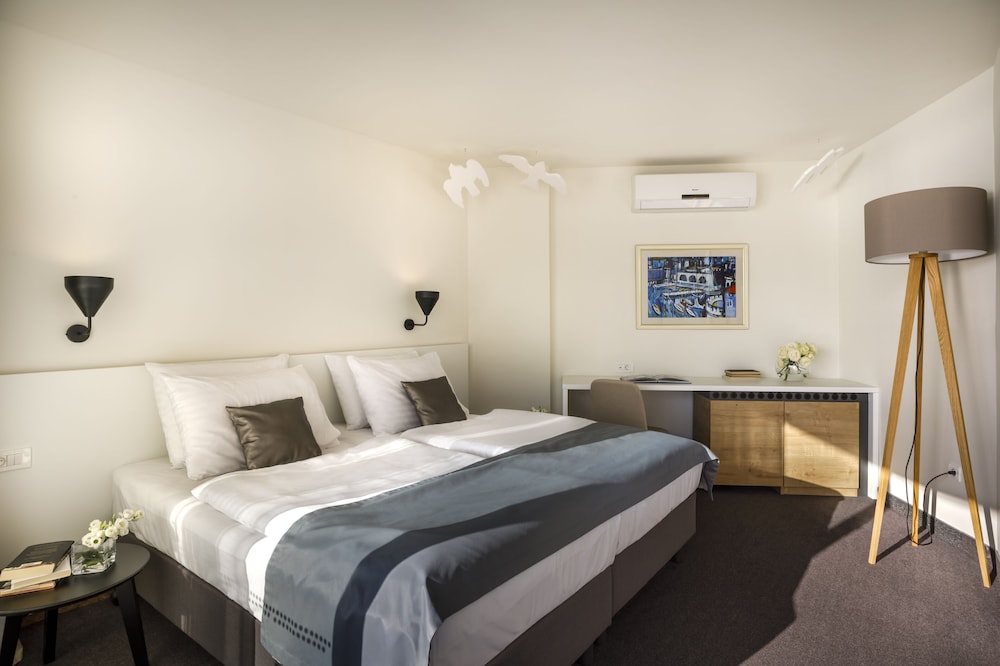 Remisens Hotel Albatros — Hotel rooms in Konavle, Dubrovnik-Neretva