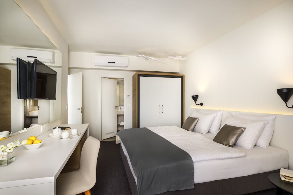 Remisens Hotel Albatros — Hotel rooms in Konavle, Dubrovnik-Neretva
