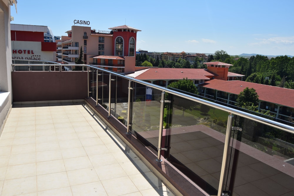 Admiral Plaza Apartments — Hotel building in Sunny Beach, Burgas Region