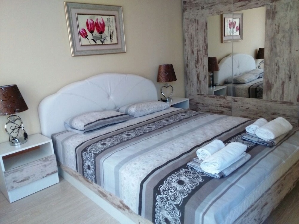 Admiral Plaza Apartments — Hotel rooms in Sunny Beach, Burgas Region