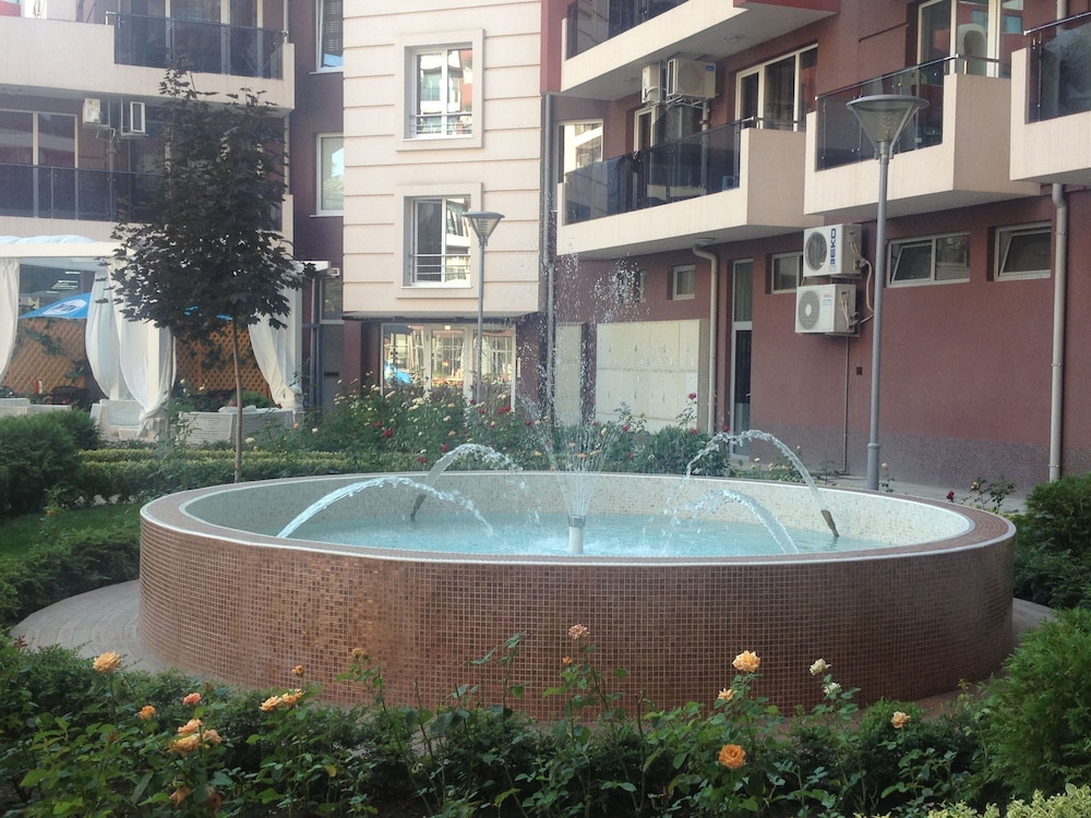 Admiral Plaza Apartments — Hotel building in Sunny Beach, Burgas Region