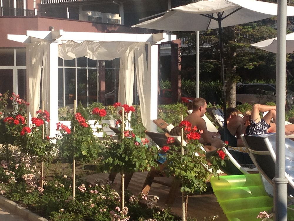 Admiral Plaza Apartments — Hotel building in Sunny Beach, Burgas Region