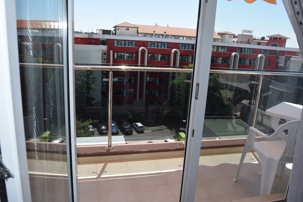 Admiral Plaza Apartments — Hotel building in Sunny Beach, Burgas Region