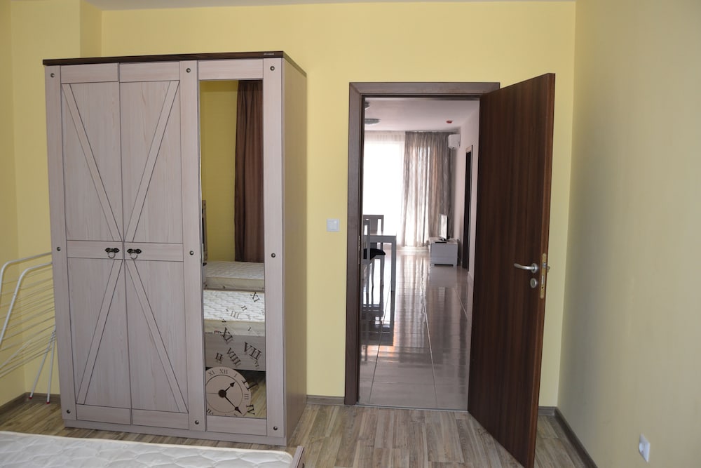 Admiral Plaza Apartments — Hotel rooms in Sunny Beach, Burgas Region