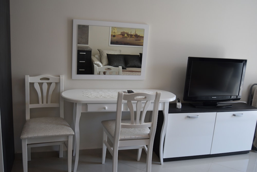 Admiral Plaza Apartments — Hotel rooms in Sunny Beach, Burgas Region
