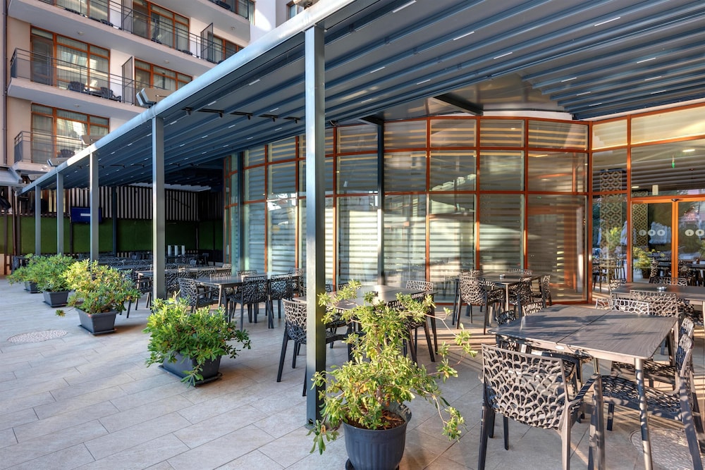 Best Western Plus Premium Inn — Restaurant & bars in Sunny Beach, Burgas Region