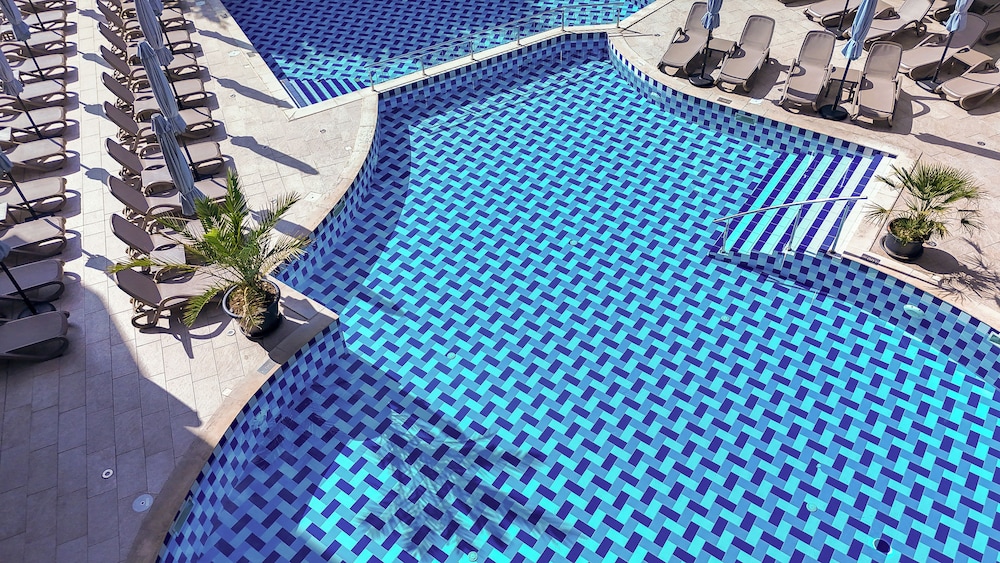 Best Western Plus Premium Inn — Swimming pool in Sunny Beach, Burgas Region