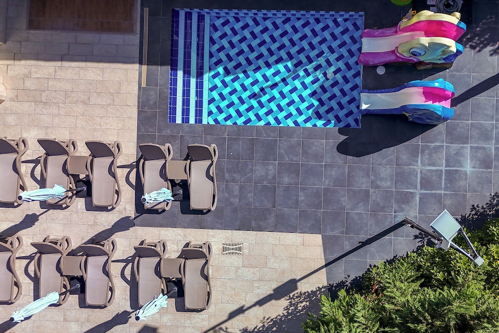 Best Western Plus Premium Inn — Swimming pool in Sunny Beach, Burgas Region