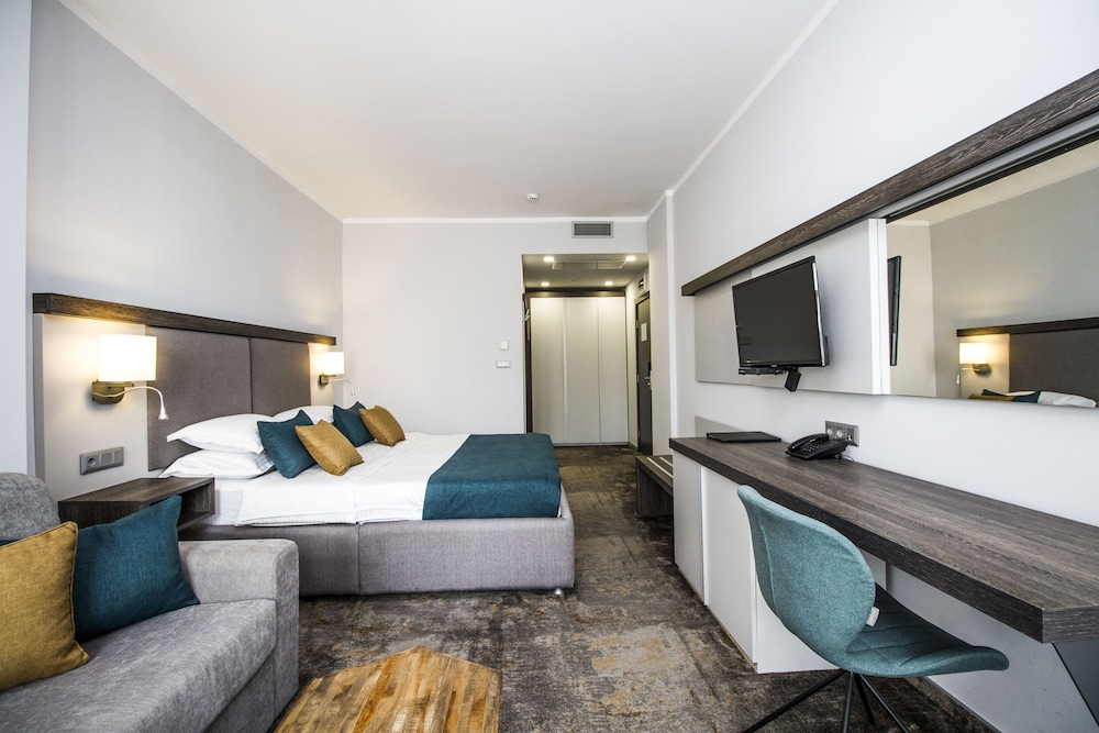 Best Western Plus Premium Inn — Hotel rooms in Sunny Beach, Burgas Region