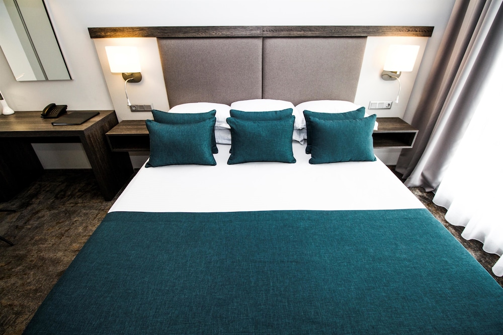Best Western Plus Premium Inn — Hotel rooms in Sunny Beach, Burgas Region