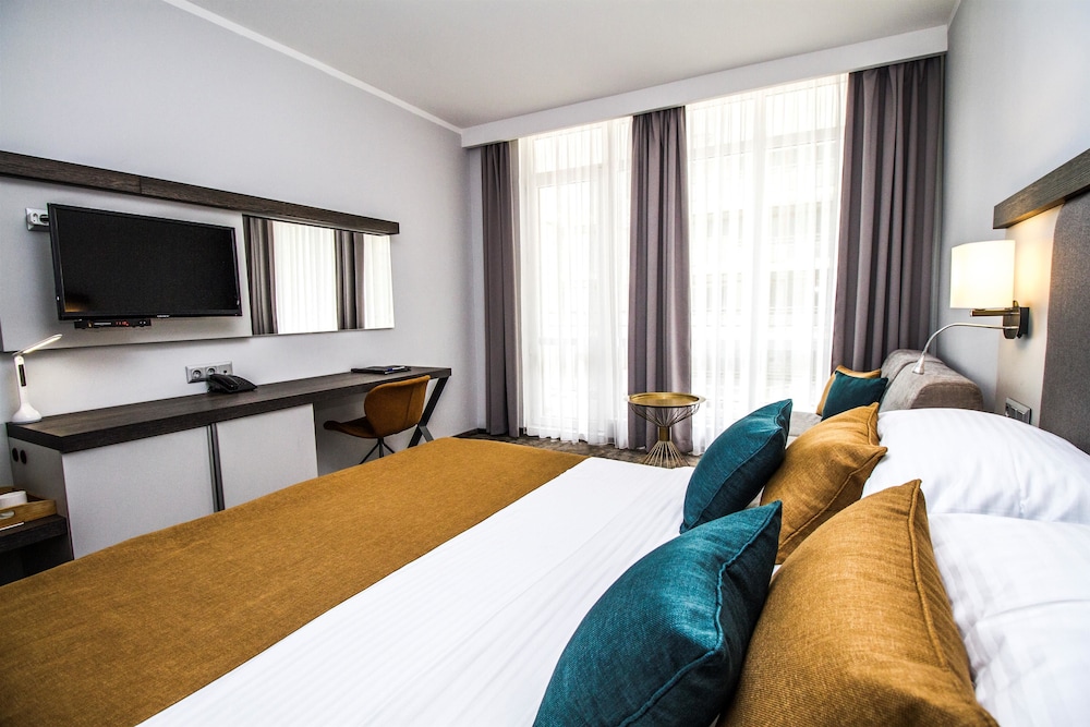 Best Western Plus Premium Inn — Hotel rooms in Sunny Beach, Burgas Region