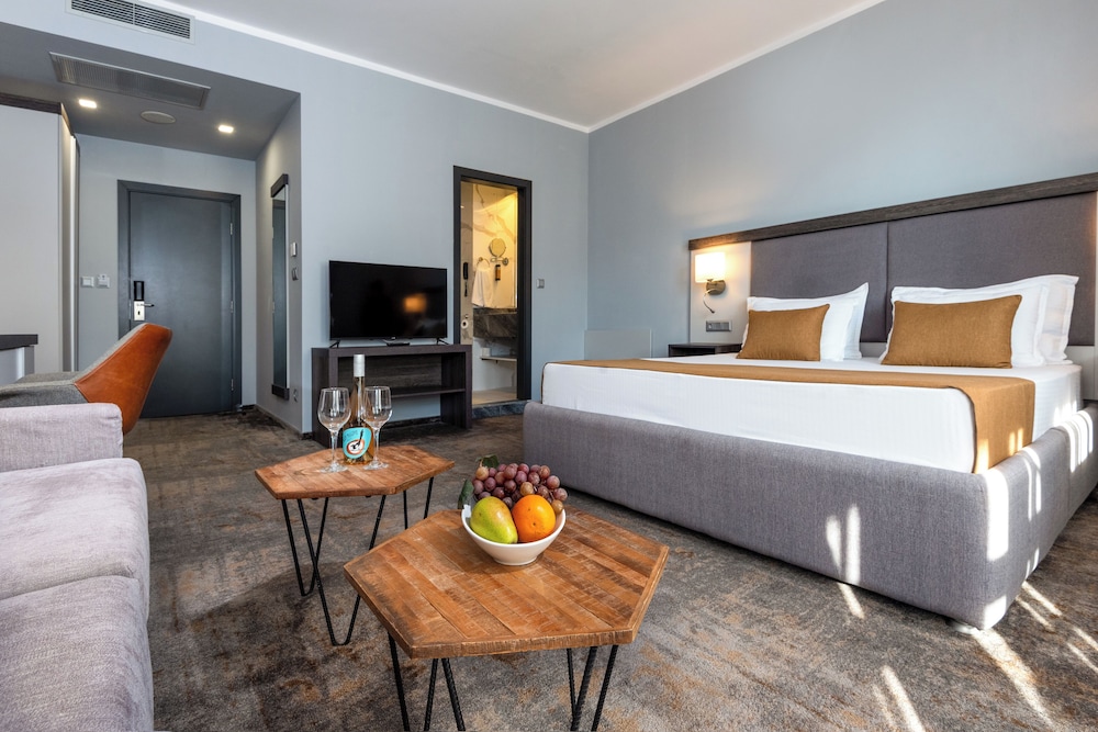 Best Western Plus Premium Inn — Hotel rooms in Sunny Beach, Burgas Region