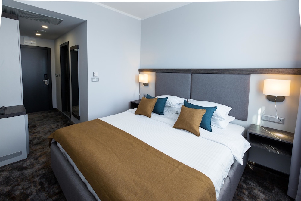 Best Western Plus Premium Inn — Hotel rooms in Sunny Beach, Burgas Region