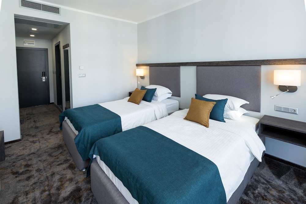 Best Western Plus Premium Inn — Hotel rooms in Sunny Beach, Burgas Region