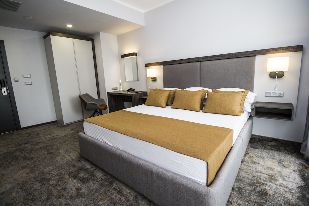 Best Western Plus Premium Inn — Hotel rooms in Sunny Beach, Burgas Region