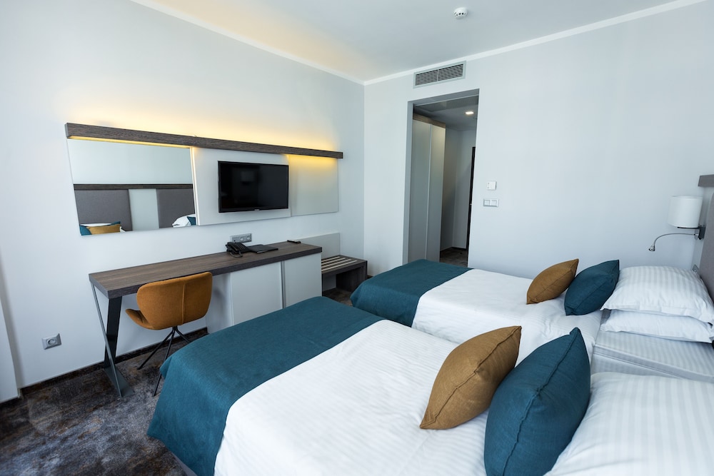 Best Western Plus Premium Inn — Hotel rooms in Sunny Beach, Burgas Region