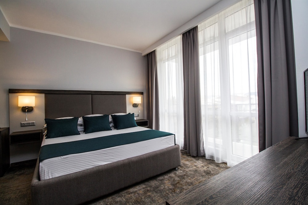 Best Western Plus Premium Inn — Hotel rooms in Sunny Beach, Burgas Region