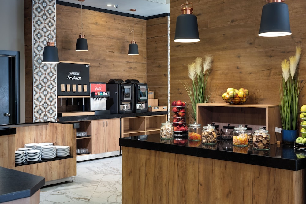 Best Western Plus Premium Inn — Restaurant & bars in Sunny Beach, Burgas Region