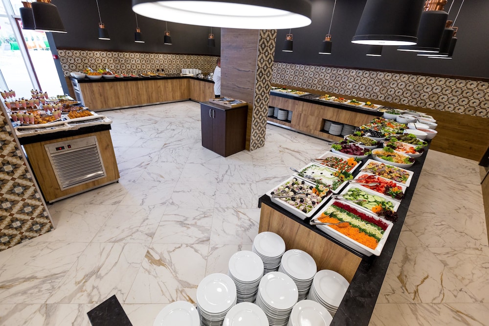 Best Western Plus Premium Inn — Restaurant & bars in Sunny Beach, Burgas Region