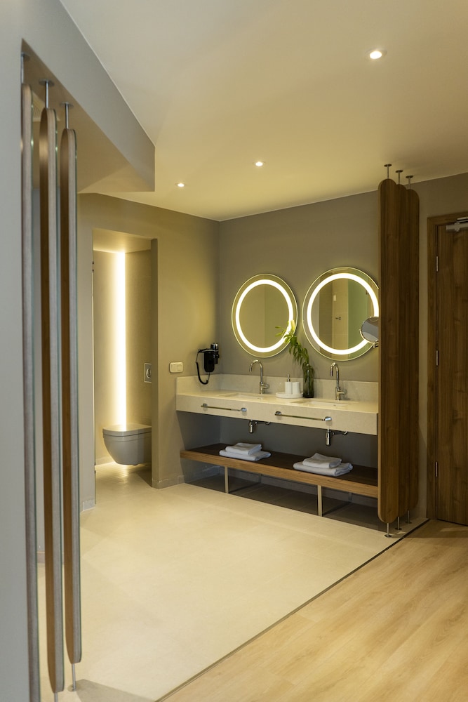 Wave Resort – Ultra All Inclusive — Rooms in Pomorie, Burgas Region
