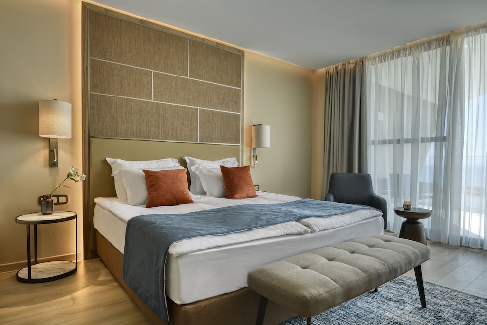 Wave Resort – Ultra All Inclusive — Rooms in Pomorie, Burgas Region