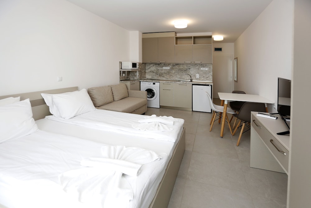 Green Life Beach Resort Sozopol — Hotel rooms in Sozopol, Burgas Region