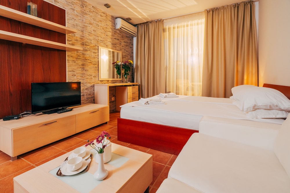 Green Life Beach Resort Sozopol — Hotel rooms in Sozopol, Burgas Region