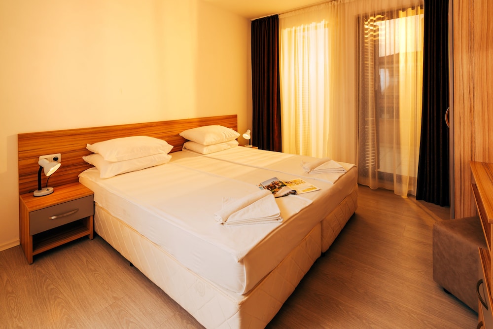 Green Life Beach Resort Sozopol — Hotel rooms in Sozopol, Burgas Region
