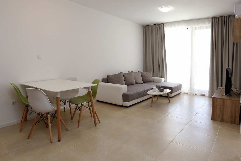 Green Life Beach Resort Sozopol — Hotel rooms in Sozopol, Burgas Region