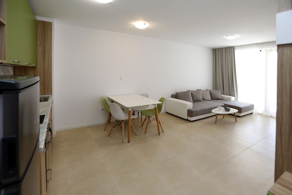 Green Life Beach Resort Sozopol — Hotel rooms in Sozopol, Burgas Region