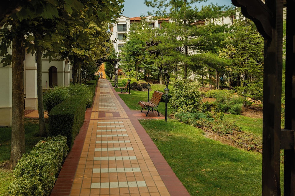 Green Life Beach Resort Sozopol — Hotel building in Sozopol, Burgas Region