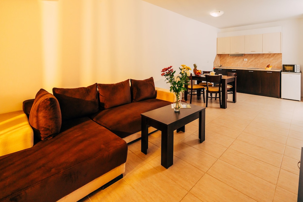 Green Life Beach Resort Sozopol — Hotel rooms in Sozopol, Burgas Region