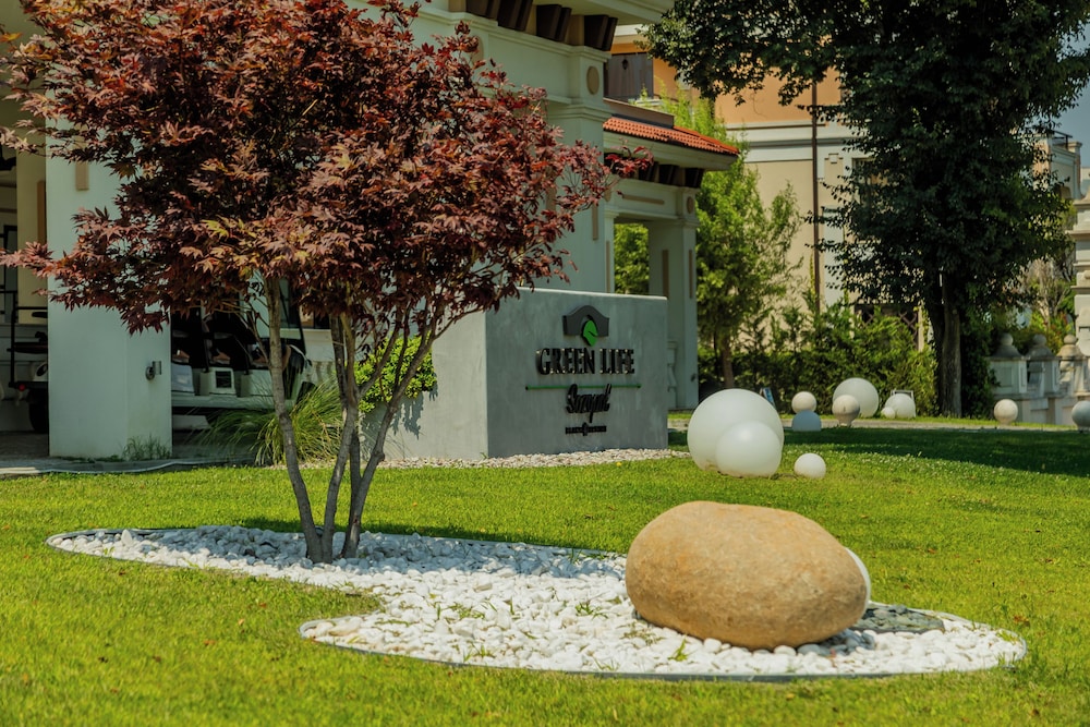 Green Life Beach Resort Sozopol — Hotel building in Sozopol, Burgas Region