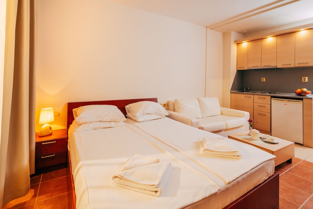 Green Life Beach Resort Sozopol — Hotel rooms in Sozopol, Burgas Region