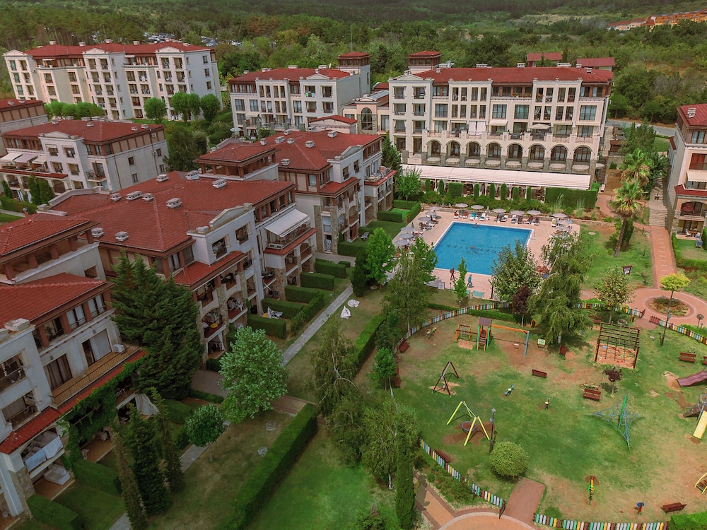 Green Life Beach Resort Sozopol — Hotel building in Sozopol, Burgas Region