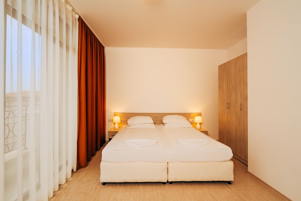 Green Life Beach Resort Sozopol — Hotel rooms in Sozopol, Burgas Region
