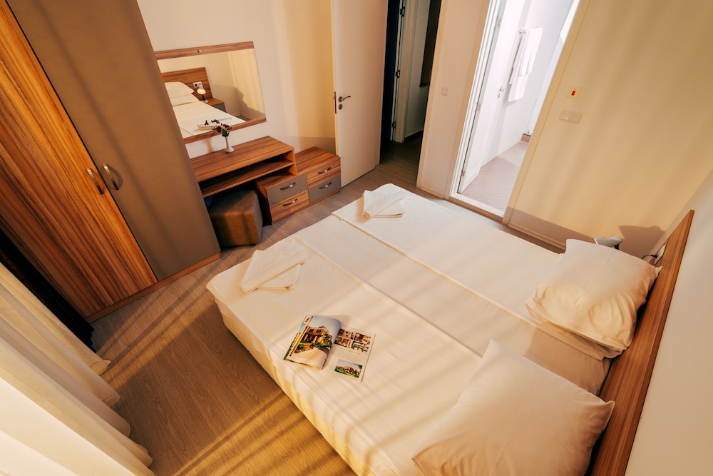 Green Life Beach Resort Sozopol — Hotel rooms in Sozopol, Burgas Region