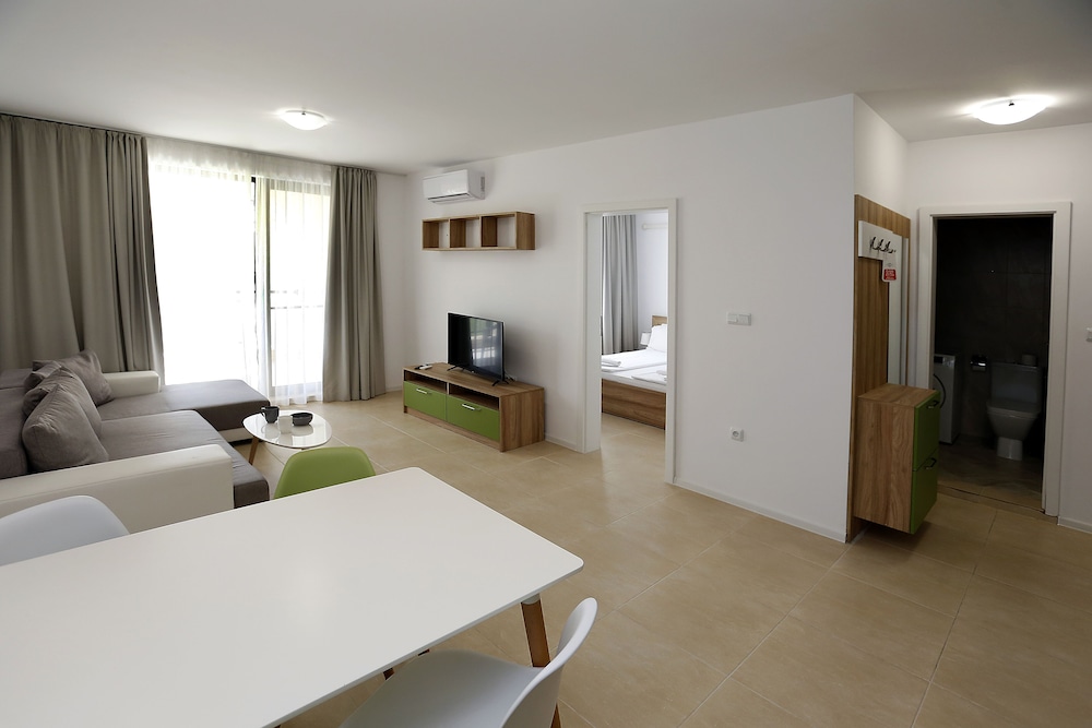 Green Life Beach Resort Sozopol — Hotel rooms in Sozopol, Burgas Region