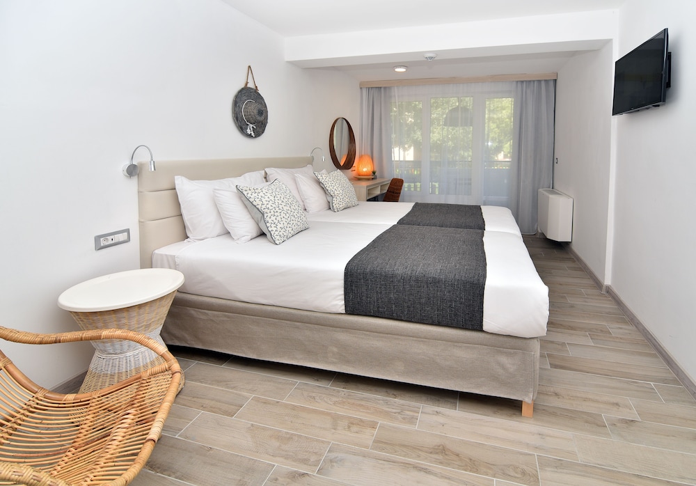 iHotel Sunny Beach — Hotel rooms in Sunny Beach, Burgas Region