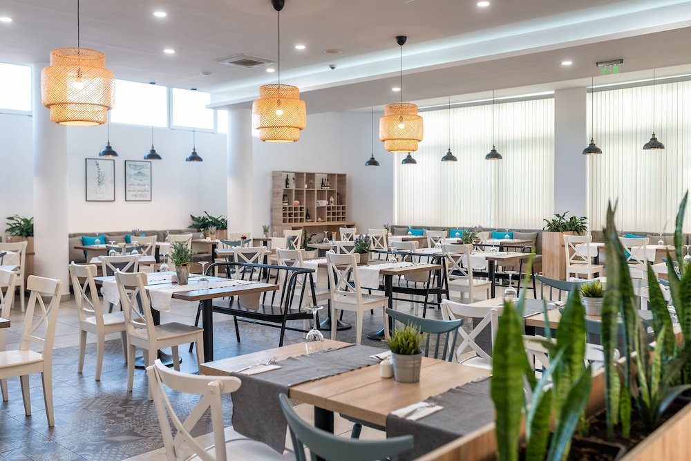 iHotel Sunny Beach — Restaurant & bars in Sunny Beach, Burgas Region