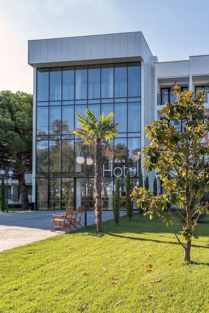 iHotel Sunny Beach — Hotel building in Sunny Beach, Burgas Region