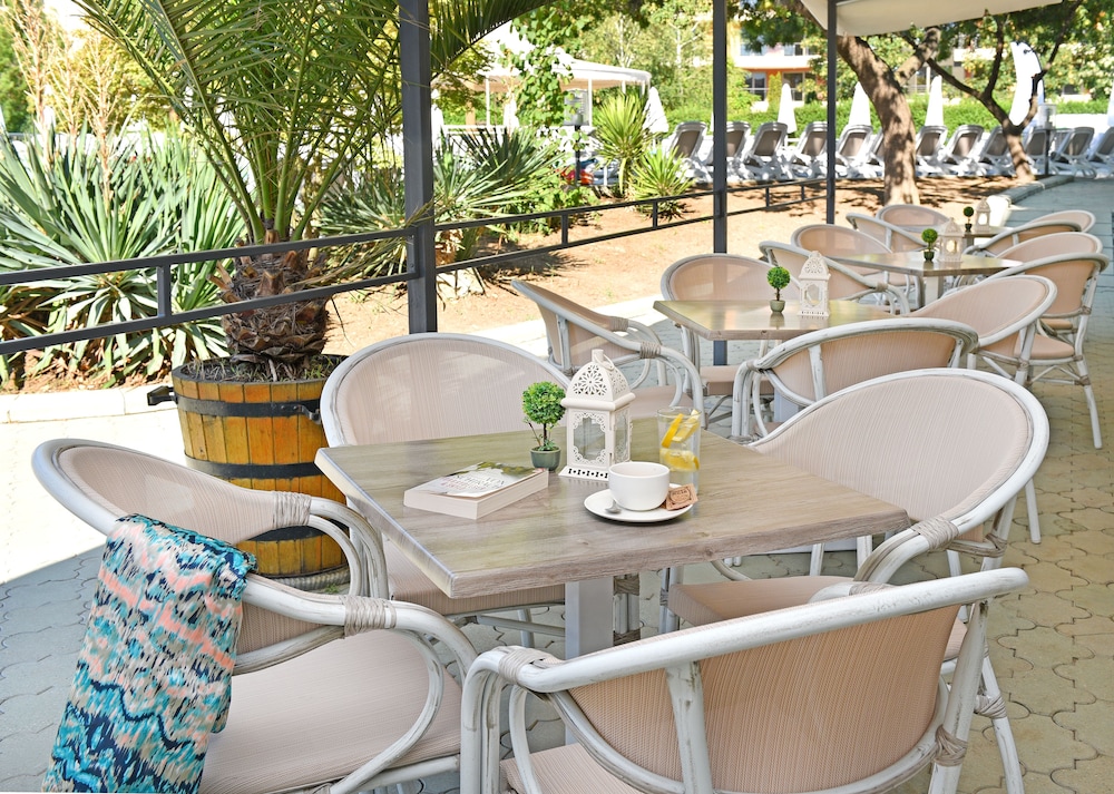 iHotel Sunny Beach — Restaurant & bars in Sunny Beach, Burgas Region