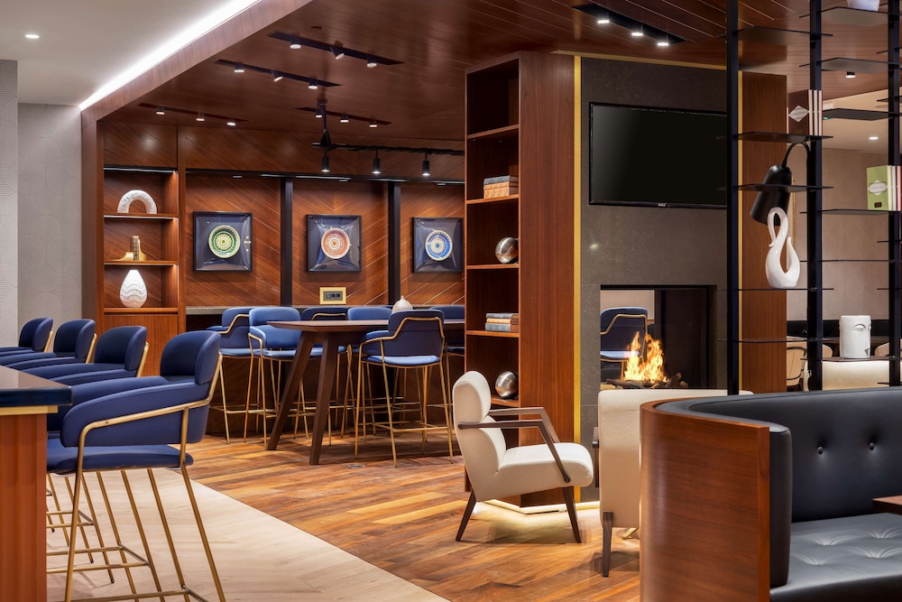 Hyatt Regency Sofia — Restaurant & bars in Sofia, Sofia (province)