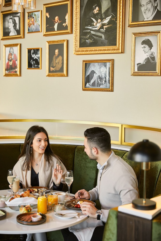 Hyatt Regency Sofia — Restaurant & bars in Sofia, Sofia (province)