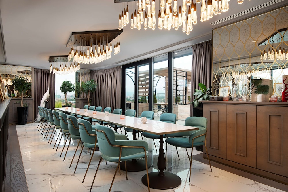 Hyatt Regency Sofia — Restaurant & bars in Sofia, Sofia (province)